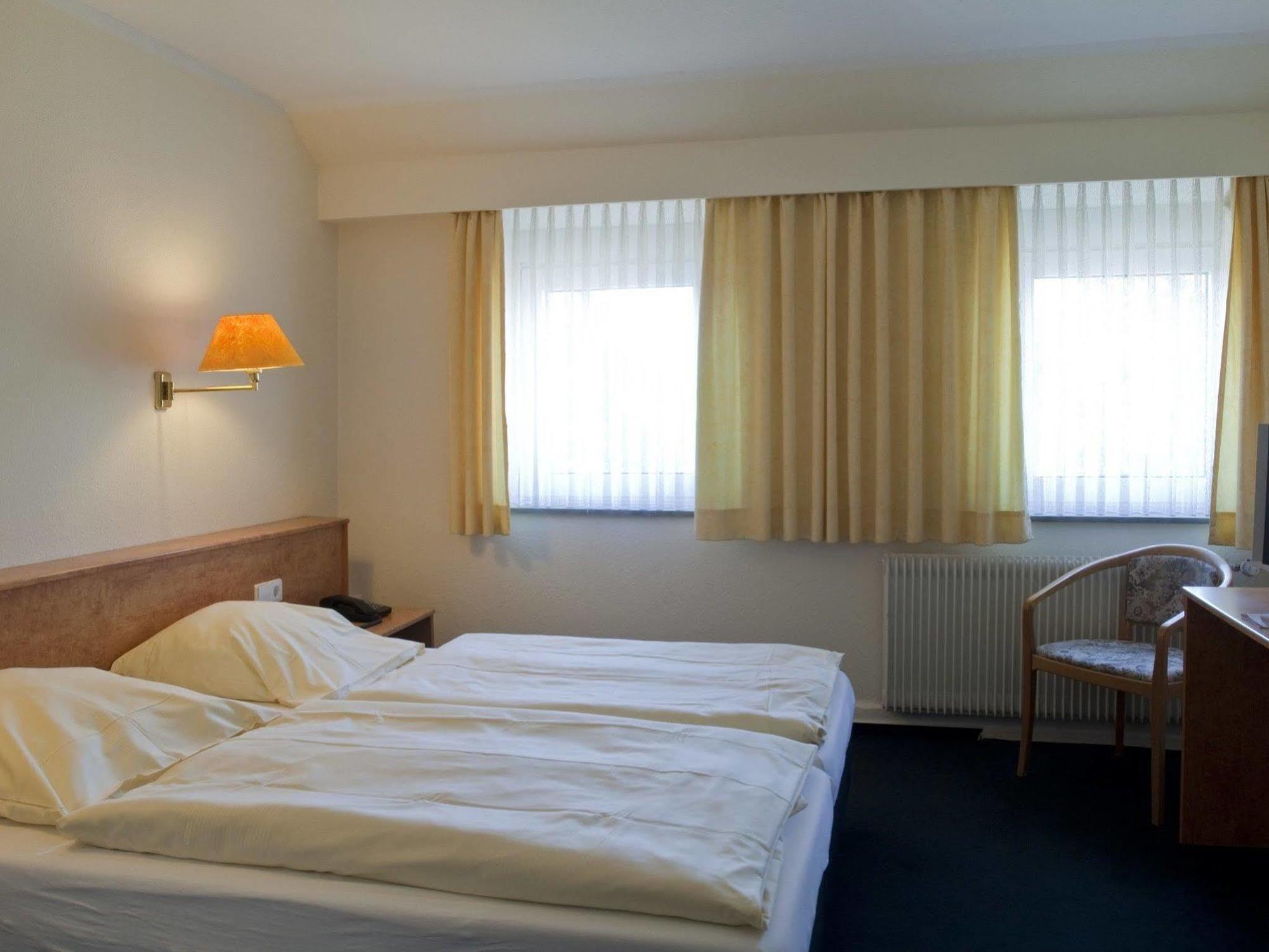 Buescher'S Hotel Und Restaurant Bielefeld Ruang foto